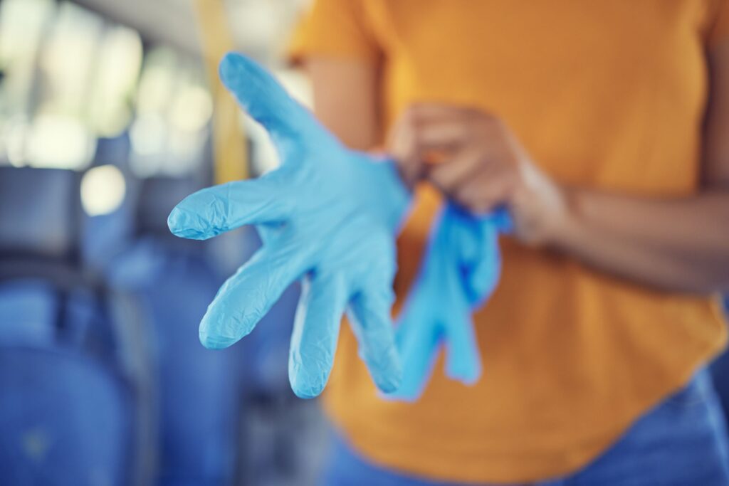uso de luvas para evitar contaminação cruzada 